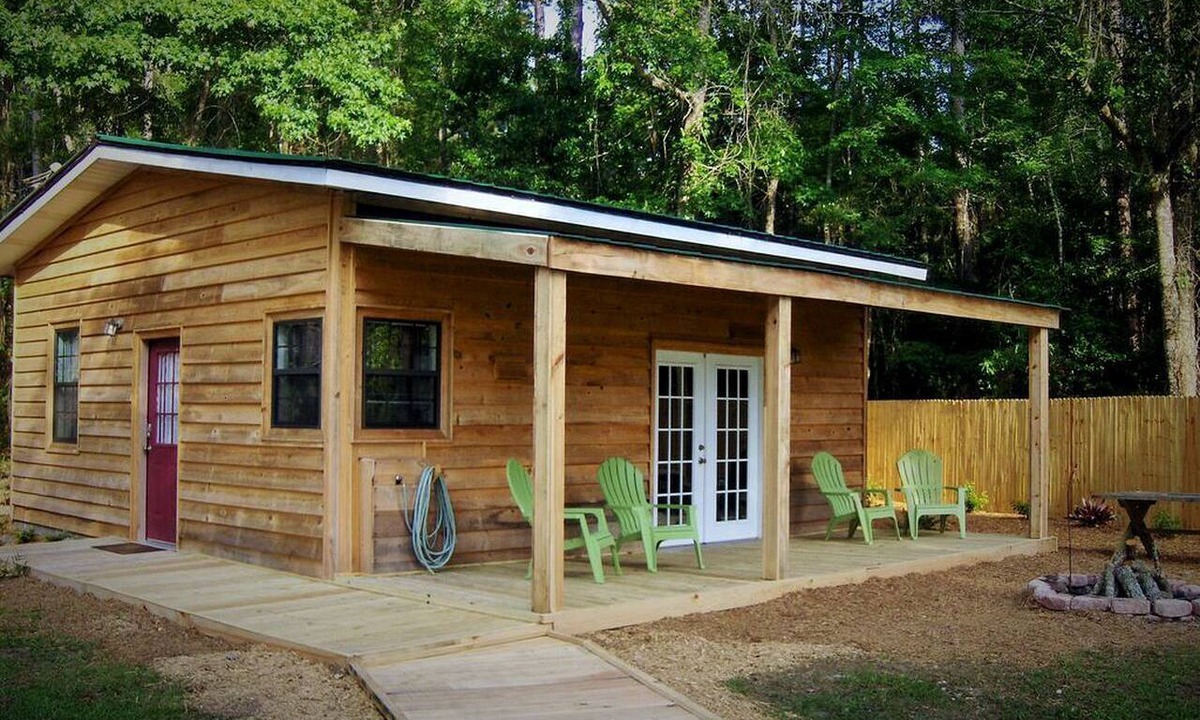 Townsend Cabin | Rustic Creekside Cabin Rental with a Private Dock near the Georgia Coast