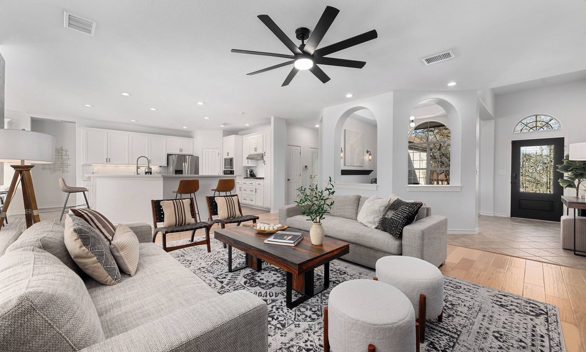 Austin House | South Austin Backyard Oasis w/17 Beds: Pool & Spa, Golf Green, Firepit
