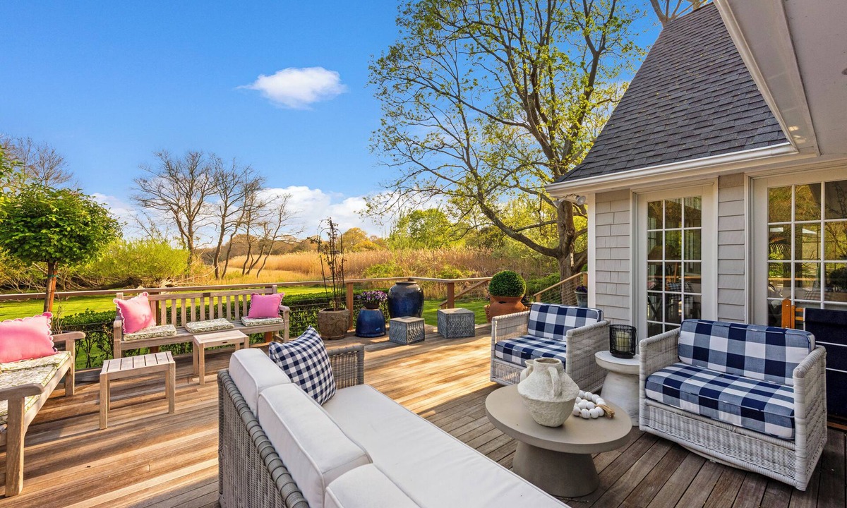 Village of Southampton House | Southampton Village So of Hwy; water View PREMIER HOST