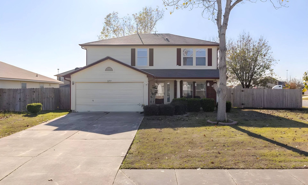 Kyle House | Spacious 3 BR Convenient Big Yard Office