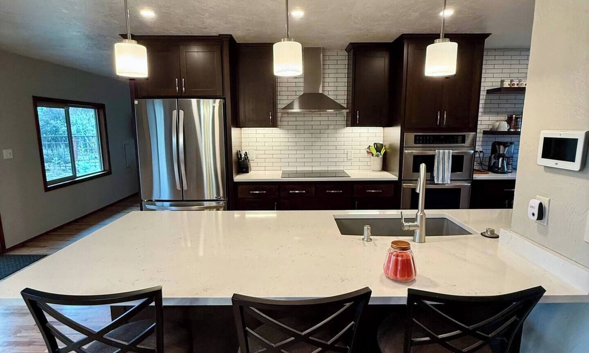 Eugene House | Spacious 4-bed in Eugene - Gated, Fenced Estate 10 min from Downtown/Wineries