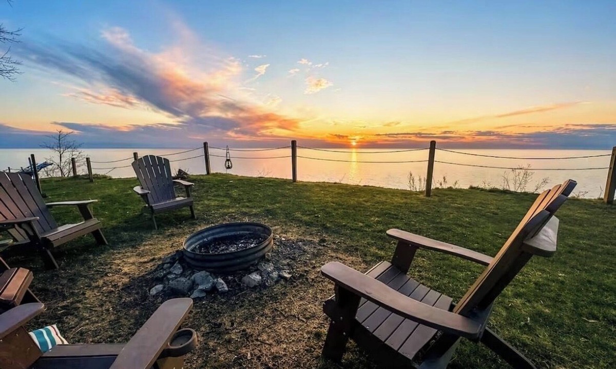 South Haven House | Spacious 5-bedroom A-Frame in South Haven with view of Lake Michigan
