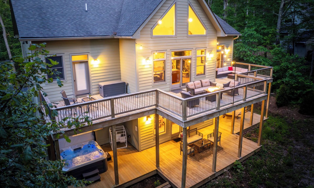 Pedlars Edge House | Spacious and Updated Home in Wintergreen
