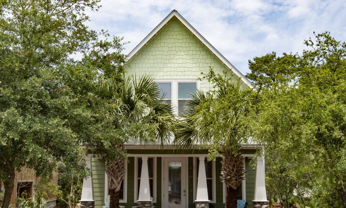 Santa Rosa Beach House | Spacious Home. Short Walk to Beach, Beach Shuttle & Shunk Gulley. Pet Friendly!