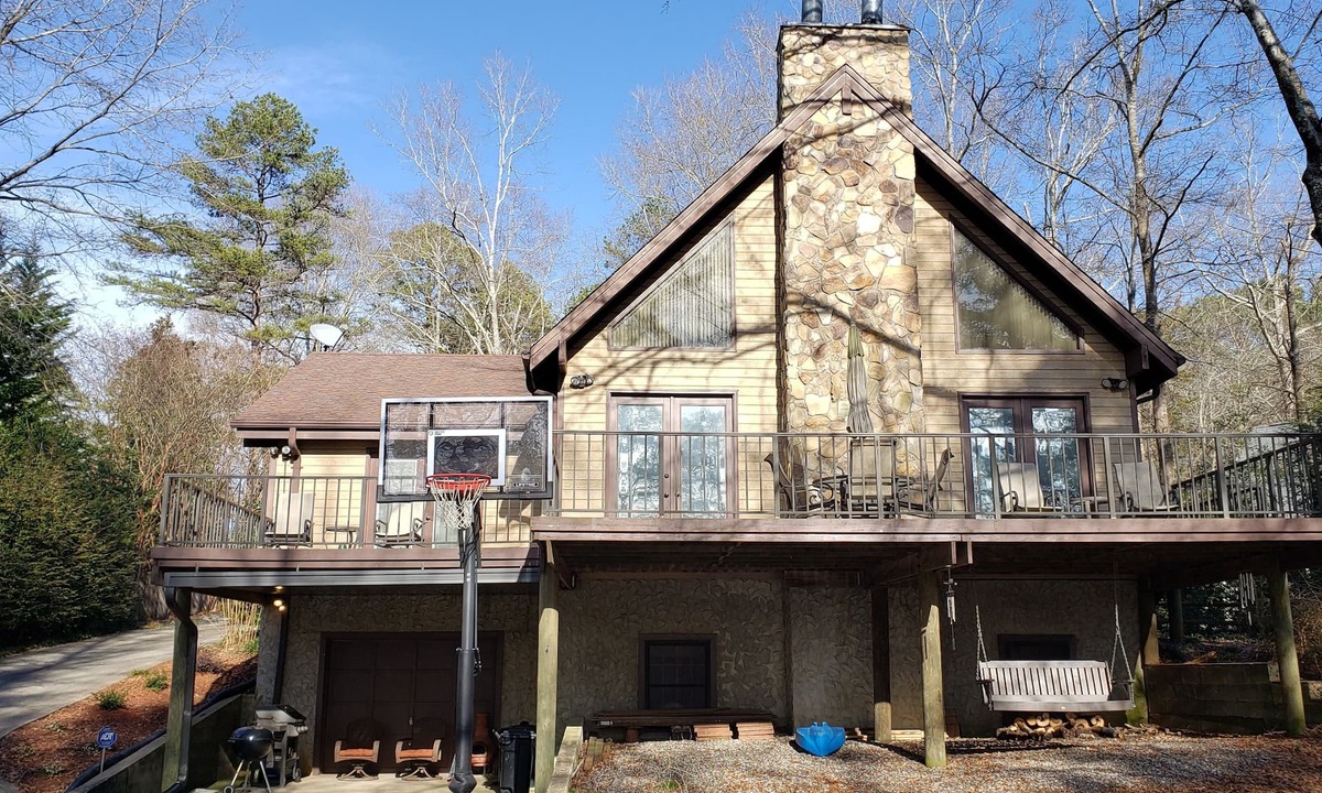 Seneca House | Spacious Lake Hartwell home with cozy cabin appeal, 15 mins to Clemson Free WiFi