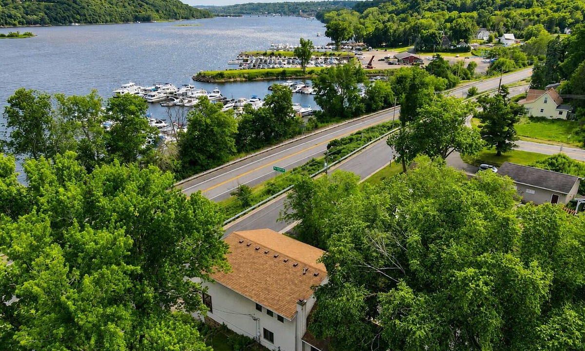 Stillwater House | Spacious light-filled house near Stillwater - The Stone's Throw Riverhouse
