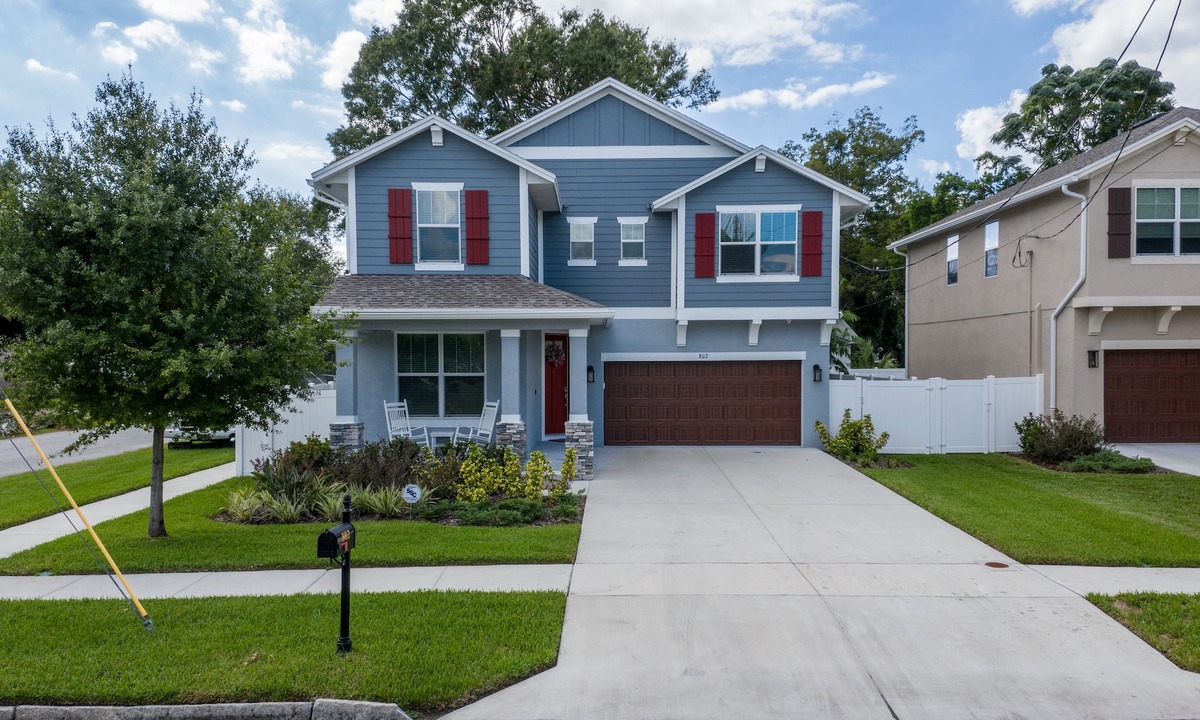 North Hyde Park House | Spacious Luxury 5BR Home North Hyde Park I Downtown - Perfect for Groups