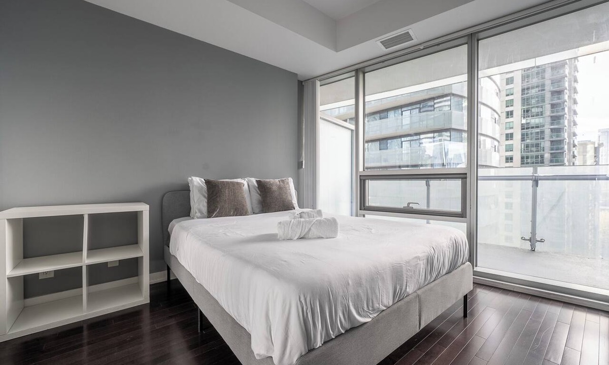 Central Waterfront Apartment | Spacious & Modern 2BR Downtown Suite w/Parking