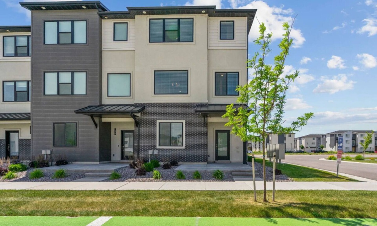 American Fork House | Spacious, modern 4-bedroom townhome with AC in beautiful American Fork