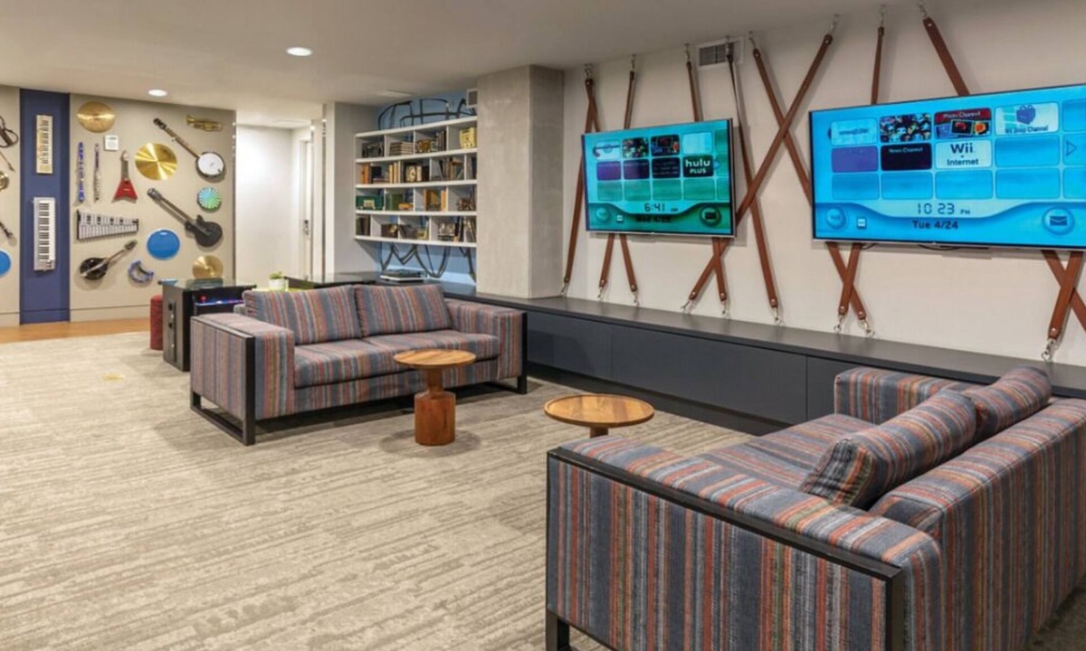 West End Condo | Studio unit/Austin - Full Kitchen, W/D, Rooftop Pool, & More!