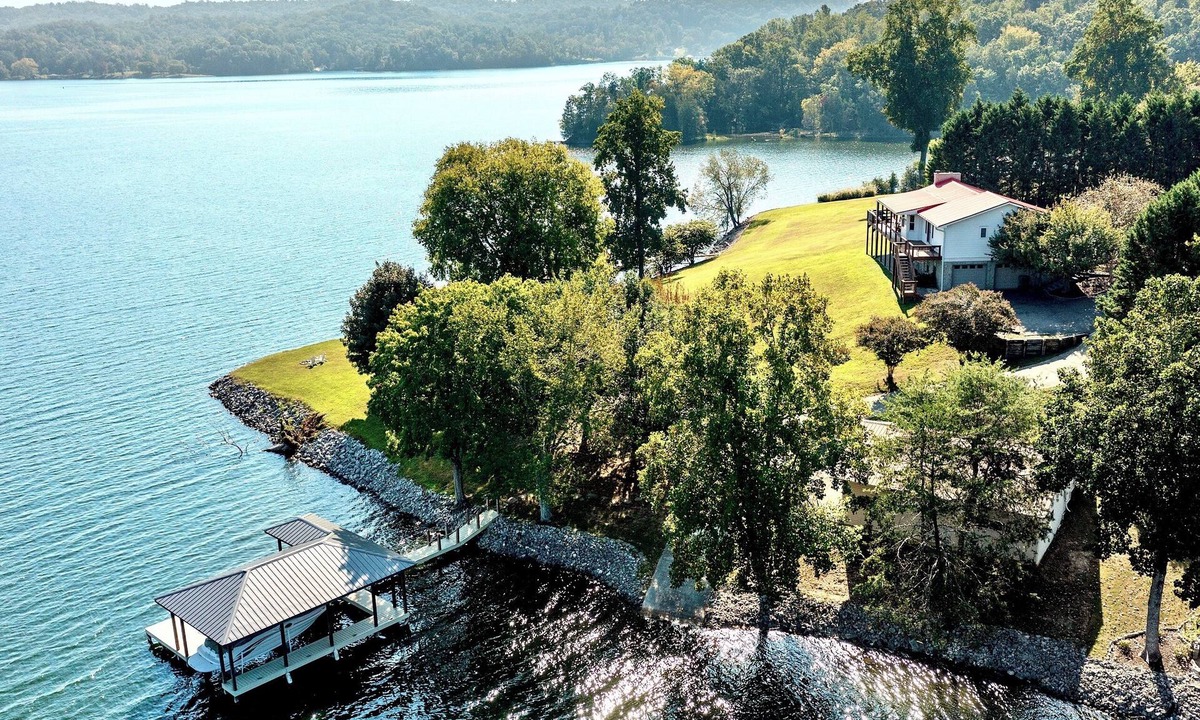 Spring City House | Stunning LakeViews | Private Boat Ramp, Sleeps 12!