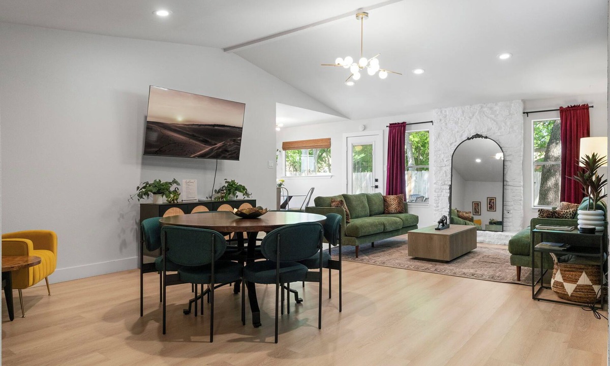 Austin House | Stylish 3BR/2BA WFH Ready, Fast Wi-Fi, Peaceful Yard—Perfect for 30+ Nights
