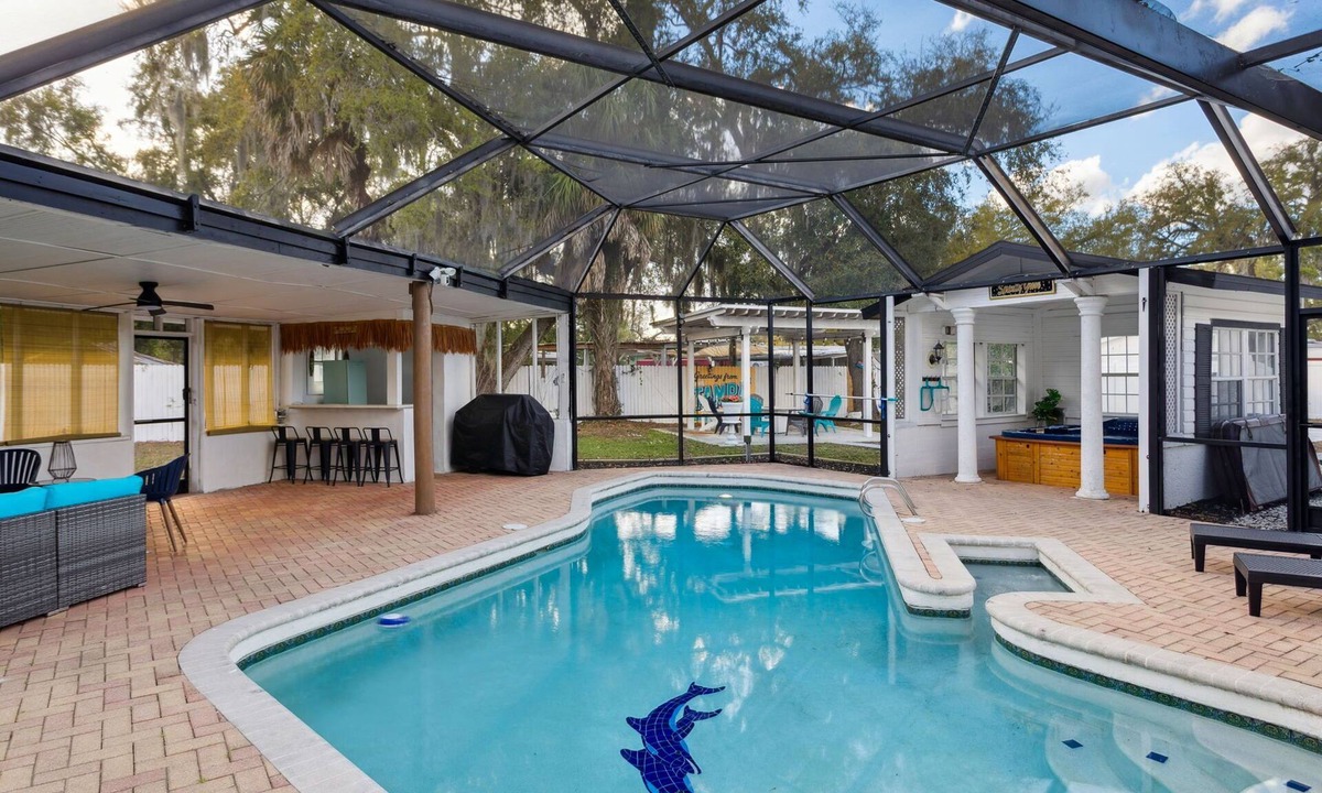 Tampa House | Sunny Terrace Pool Hot Tub B-Ball CT Near Busch Gardens & USF Sleeps 10