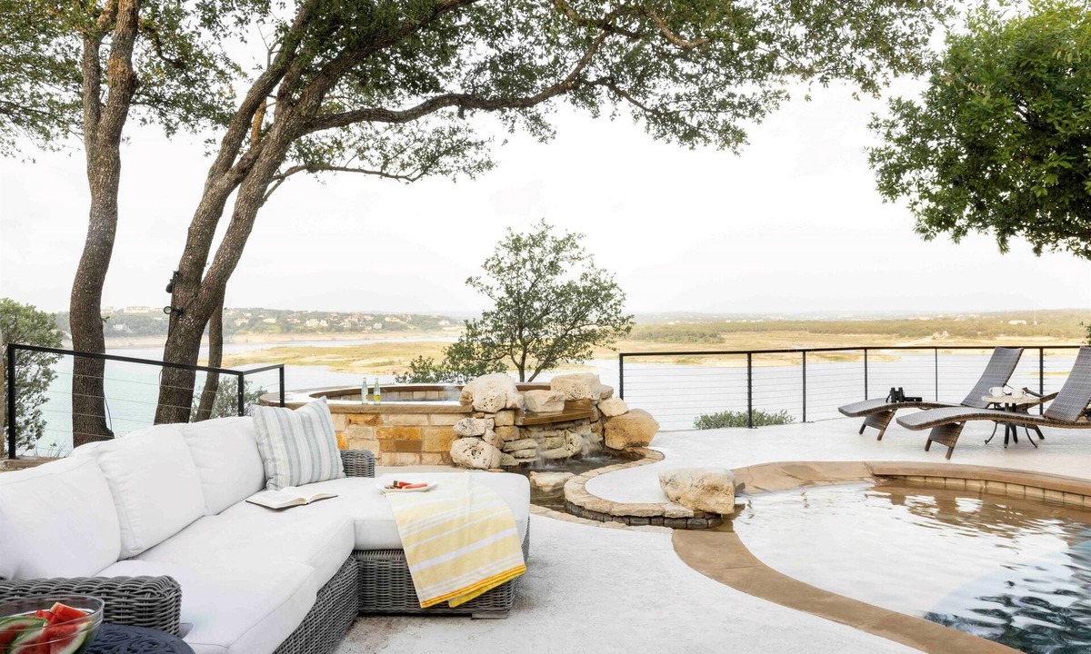 Eck Lane on the Lake Resort | Sunset Cliff Resort on Lake Travis: WEDDING, EVENT, HEATED POOL, DOCK, & BOAT
