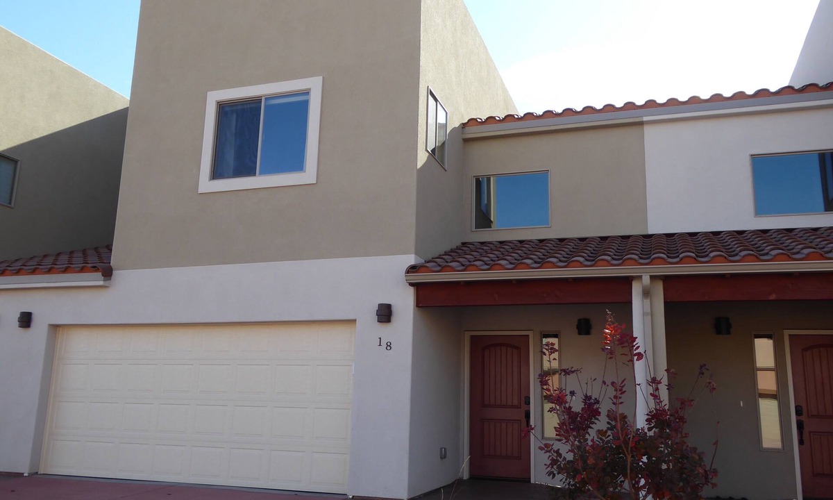 Moab South Valley House | Super Affordable & Spacious 3 BR Townhouse w/3 en-suite baths