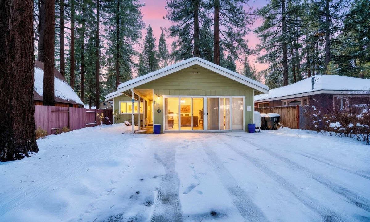 Al Tahoe House | Tahoe Beachy Cabin 3 Bedrooms-Hot Tub-Fenced Yard, Pets OK 846S