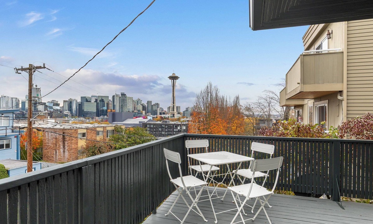 Lower Queen Anne House | Tatalias House