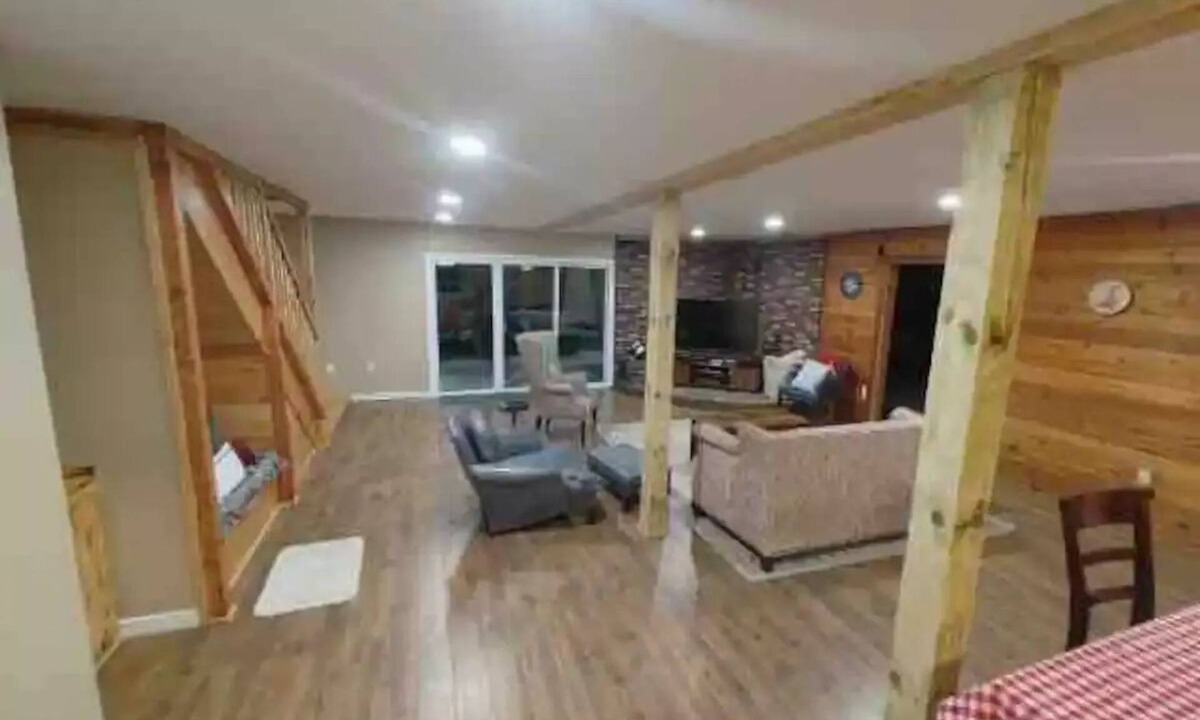 Alger Cabin | The Getaway Cabin W/Indoor hot tub and sauna.