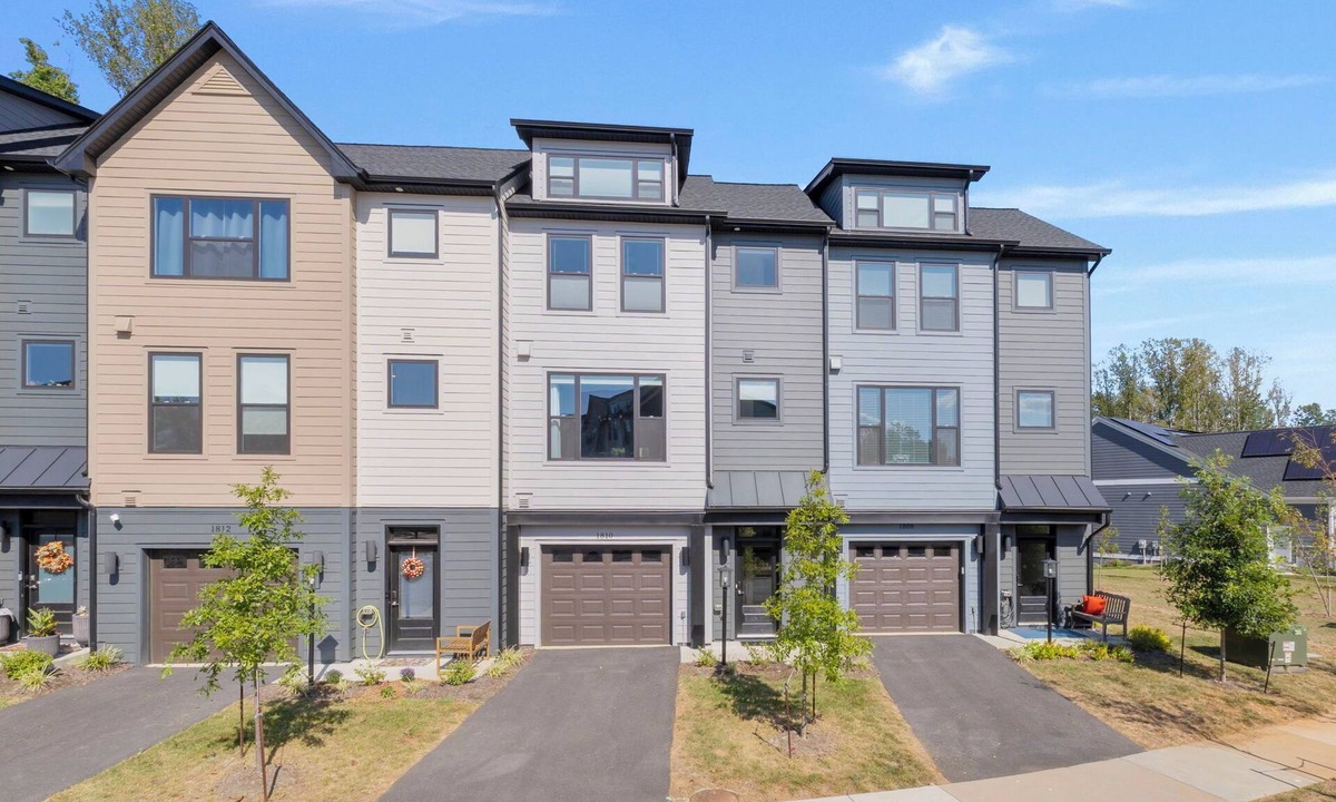 Rio House | This fully furnished, 4 bedroom/3.5 bath townhome immersed in the Belvedere neighborhood is less than 2 years old with all the updates and amenities on the interior for comfortable living. 9-12 month lease preferred for lower monthly rent amount.