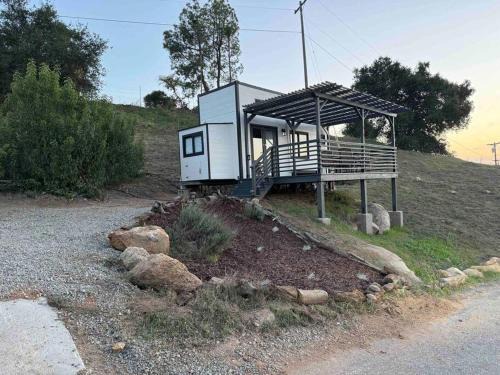 Valley Center House | Tiny House - mountain views close to everything