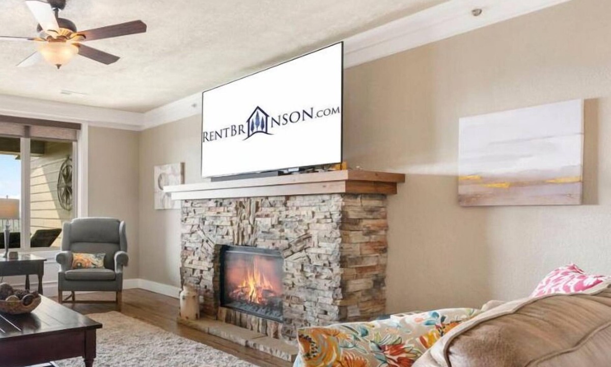 Indian Point Condo | Treehouse 1402 Luxury Condo with Stunning Lake Views & Complimentary Branson Tickets
