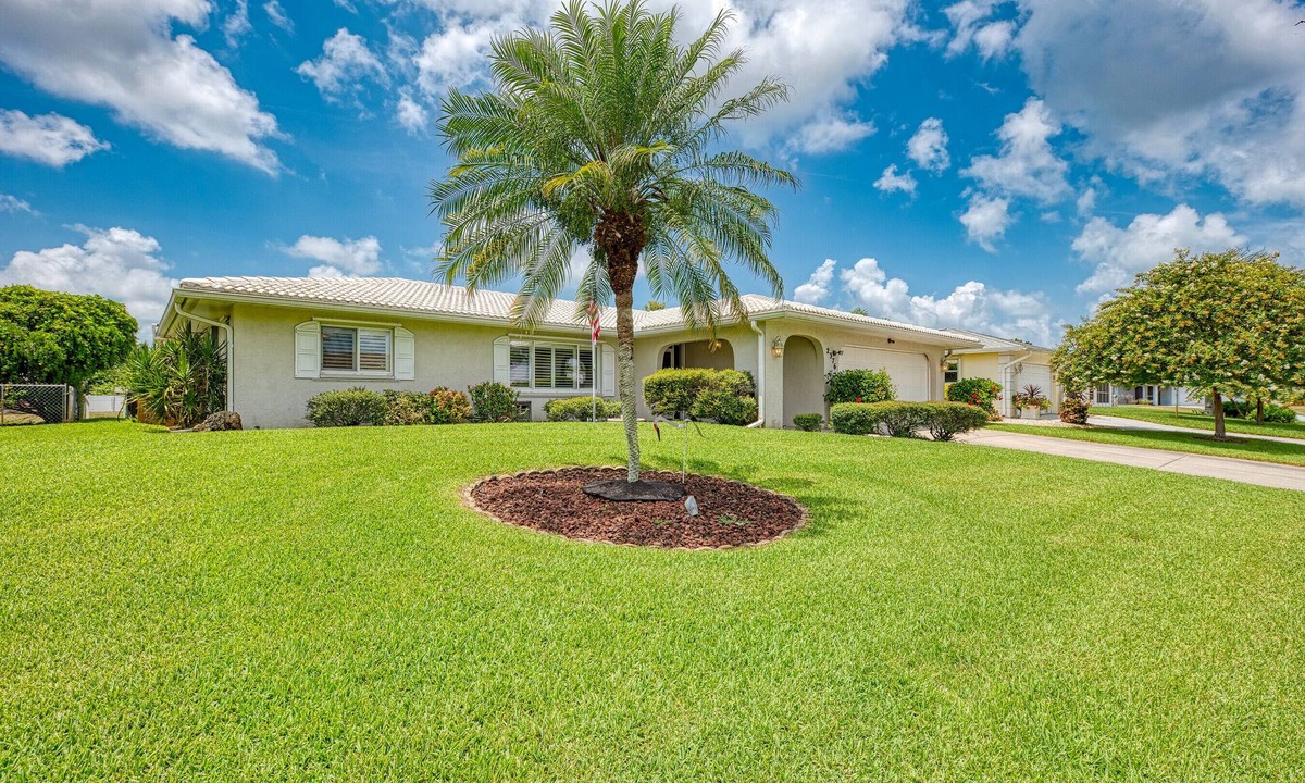 Venice Gardens House | Venice Bal Harbour Lake House near Beaches too! Pet Friendly