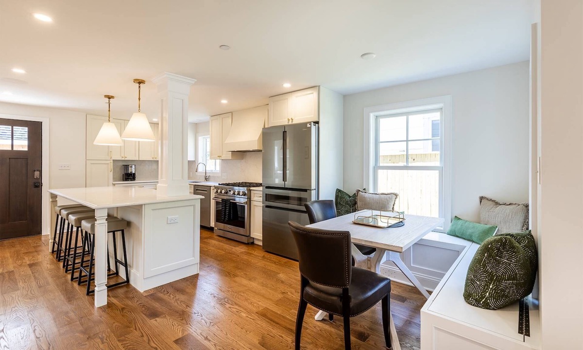 Eastport House | Walk Everywhere From Eastport Cape Cod with Gourmet Kitchen