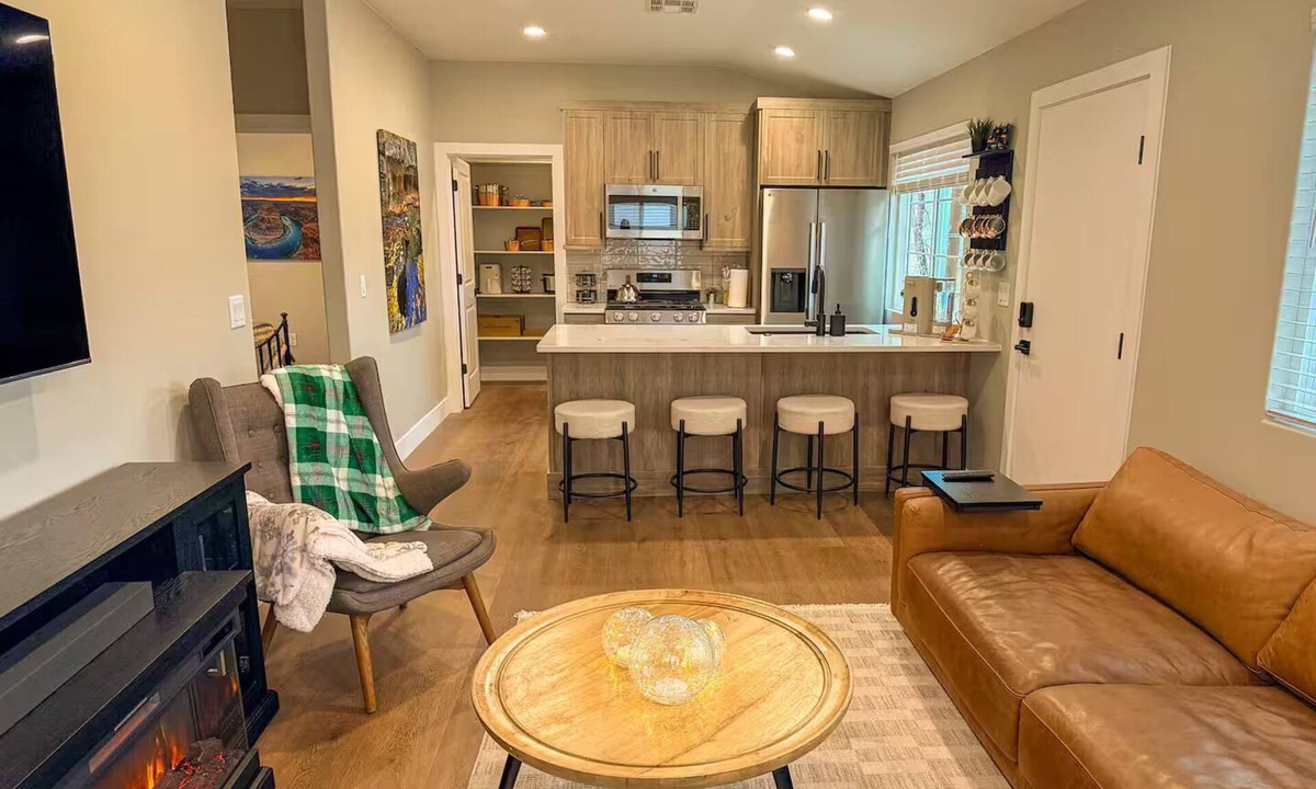 St. George Apartment | Walk to Downtown St. George - 2BD Zion & Snow Canyon Retreat