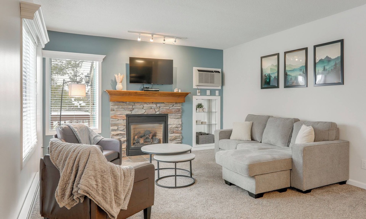 Clymer Condo | Walk to Golf Course! Clymer Summer Escape w/Deck