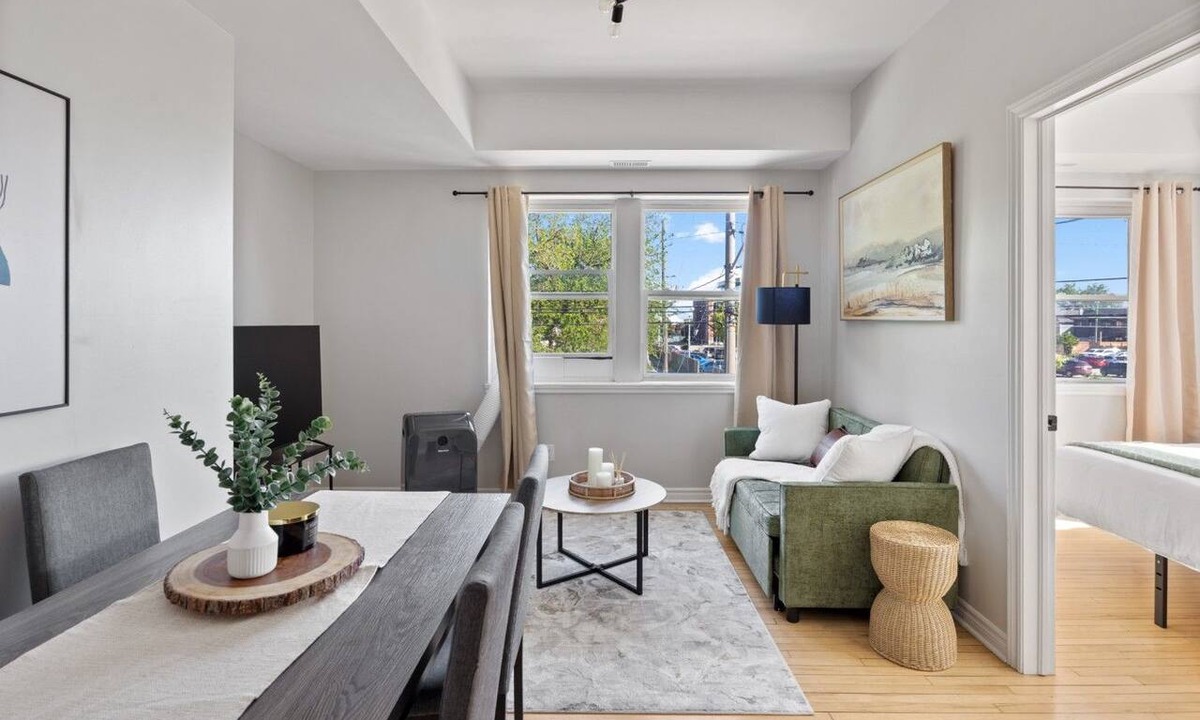 Walkerville Apartment | Walkerville Windsor | 3BR | 2 Private Apartments | Sleeps 6