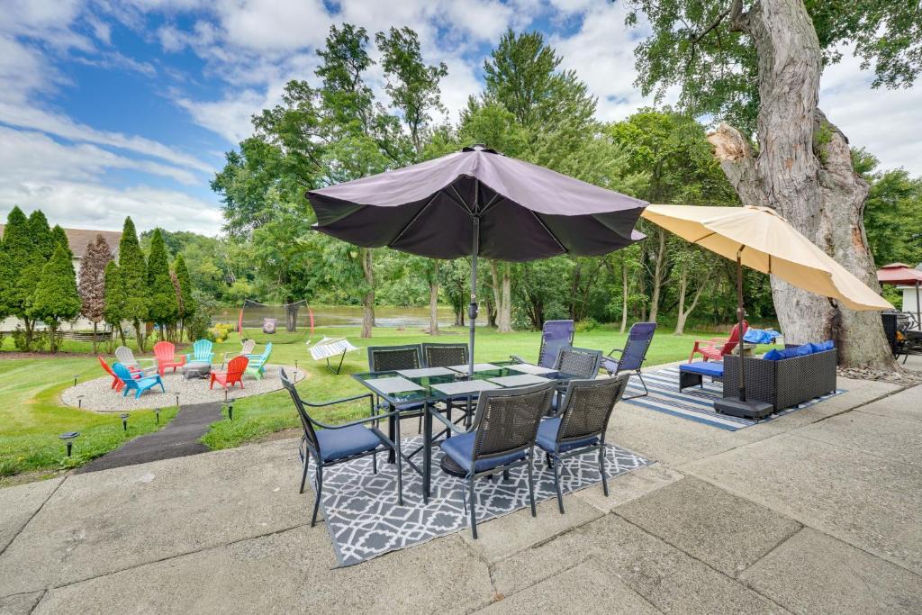 Wallkill House | Waterfront Wallkill Duplex Home w/Fire Pits!