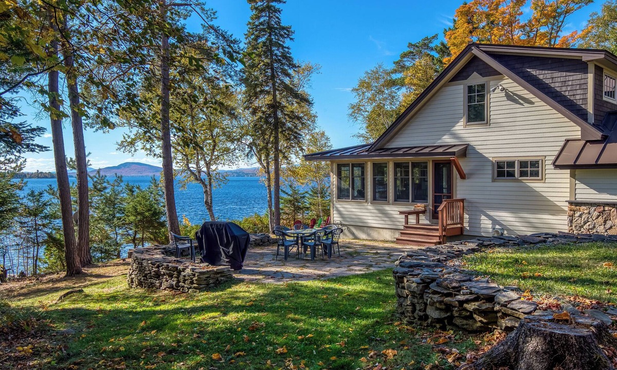 Rangeley House | Windy Cross | Private Waterfront, Dock, Hot Tub & Ping Pong