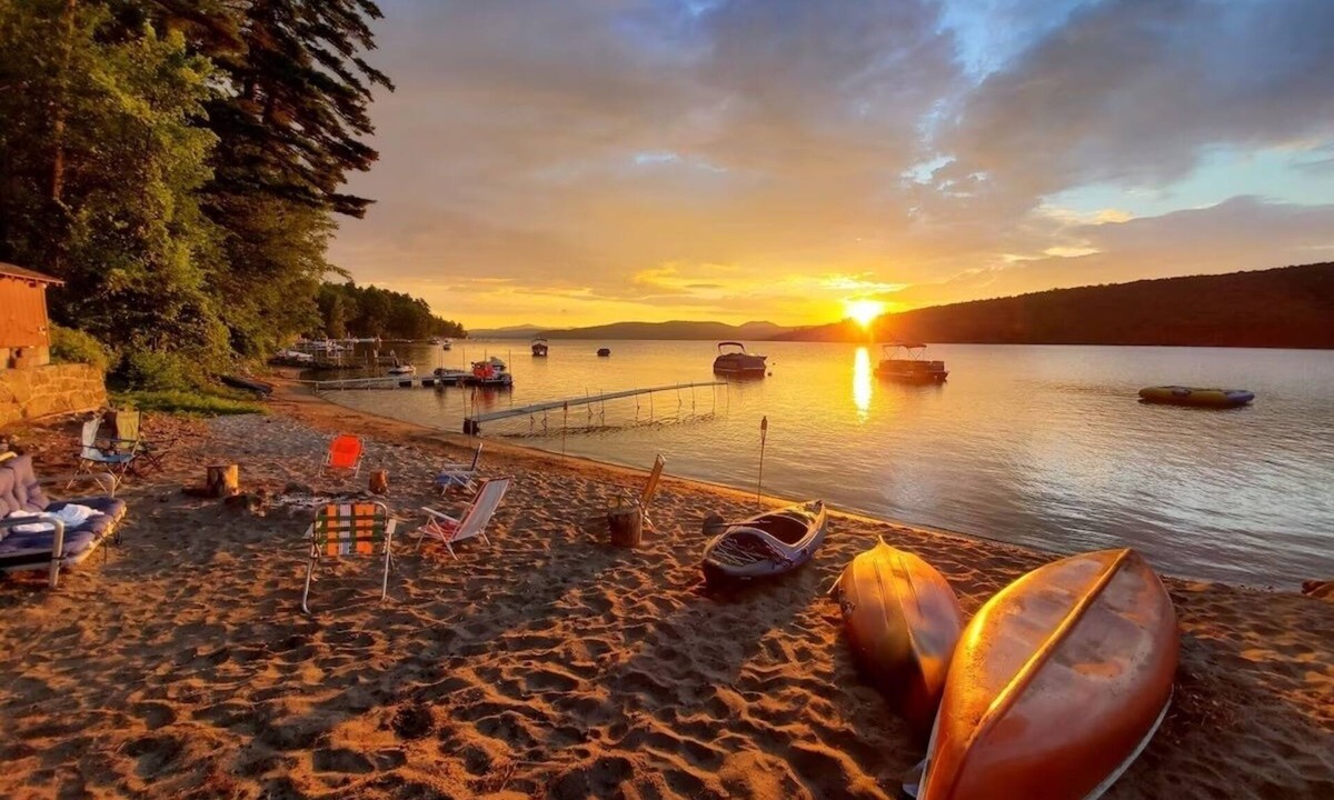Schroon Lake House | Yellow Pine Schroon Lake Lodge Private Beach Sleeps 18 Schroon Lake, NY