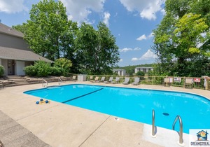 Family-Friendly Branson Condo w/2 Queen Beds + Pool