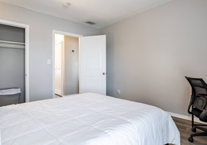 New 2BR, Sleeps 4 with Dog Park Area