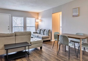 Pet Friendly 2BR, Sleeps 4, near Sweet Auburn Market