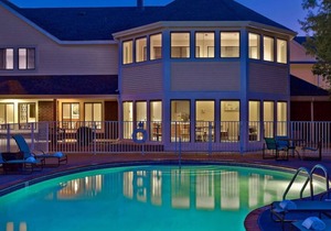 Rare Gem! 2 Convenient Units, Pool, Free Parking, Pet-Friendly Property in Eagan