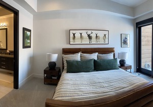 Walk to Gondola. One night free with 7 night booking!