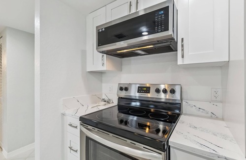 West Palm Beach Condo | 1/1 West Palm Beach Condo - Downtown - Waterfront - Pet friendly