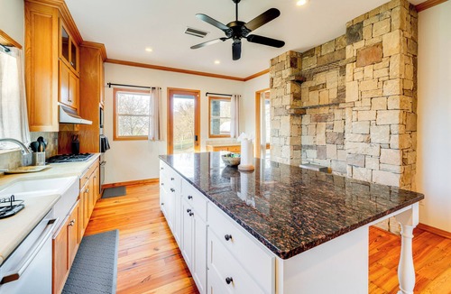 Little Elm House | 11 Mi to Downtown Denton: Spacious Ranch Retreat