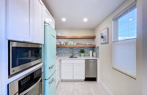 Bradenton Beach Condo | 2 bd w/EnSuites Tropical Crtyd Steps to Beach!