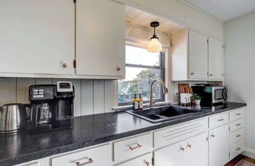 Gordonville Apartment | 2-bedroom apartment in gorgeous Ronks with cool AC