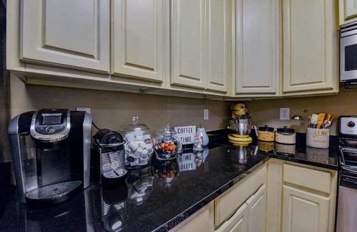 Tuscaloosa Condo | 2 Bedrooms, 2 Baths, Sleeps 6 - RTR and Welcome to The Red Elephant