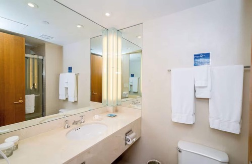 Ossining Hotel | 2 Comfortable Rooms | Modern Retreat Near Hudson Valley Dining and Shopping