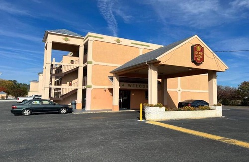 Ashland Apartment | 2 Full Bed|Smoking|Ashland, VA