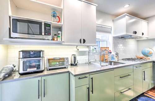Minor Apartment | 2 Mi to Capitol Hill, Walk to SU! Quaint Retreat