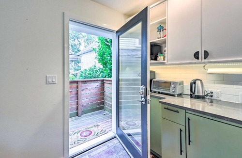 Minor Apartment | 2 Mi to Capitol Hill, Walk to SU! Quaint Retreat