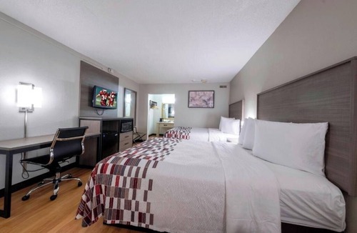 Charlottesville Hotel | 2 Relaxing Rooms —Convenient Location Close to Dining and Attractions