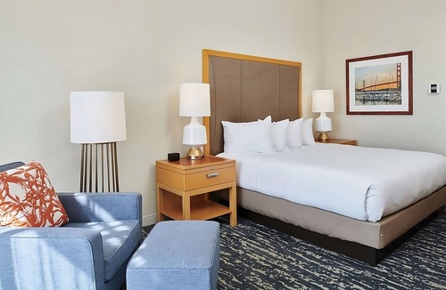 Berkeley Hotel | 2 Units | Golden Gate Retreat | Poolside Stay & Parking near UC Berkeley