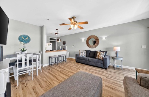 Smith Mountain Lake Apartment | #233 Pointe - 2 Bedroom Lakefront Condo at Mariners SML